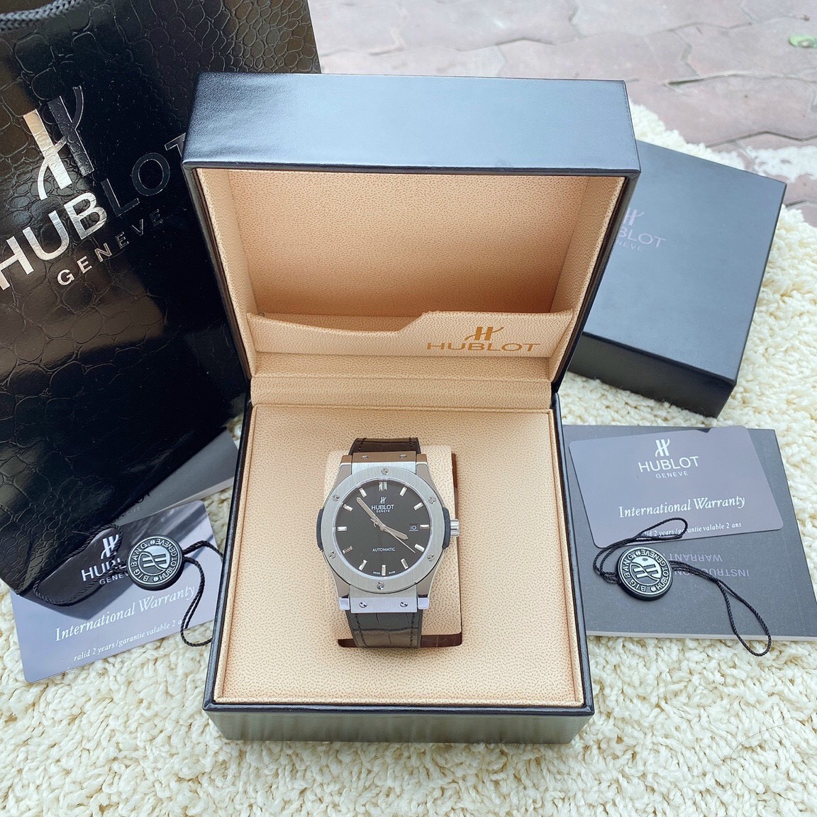 Đồng Hồ Cơ Nam HuBLot Automatic NB, Mặt Sapphire Size 42 Viền Trơn, Dây Da