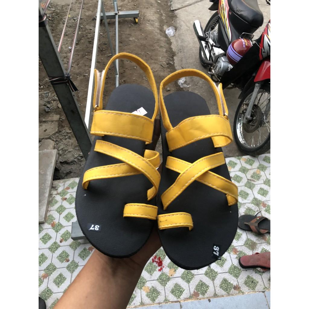 Sandal nữ sandal đồng nai ( đế đen quai vàng )size từ 35 nữ đến 40 nữ size khác ib chọn thêm