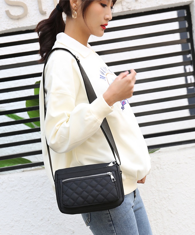 Túi đeo chéo nữ vải dù trần trám 4 ngăn chống nước, phong cách Hàn Quốc Size 24cm