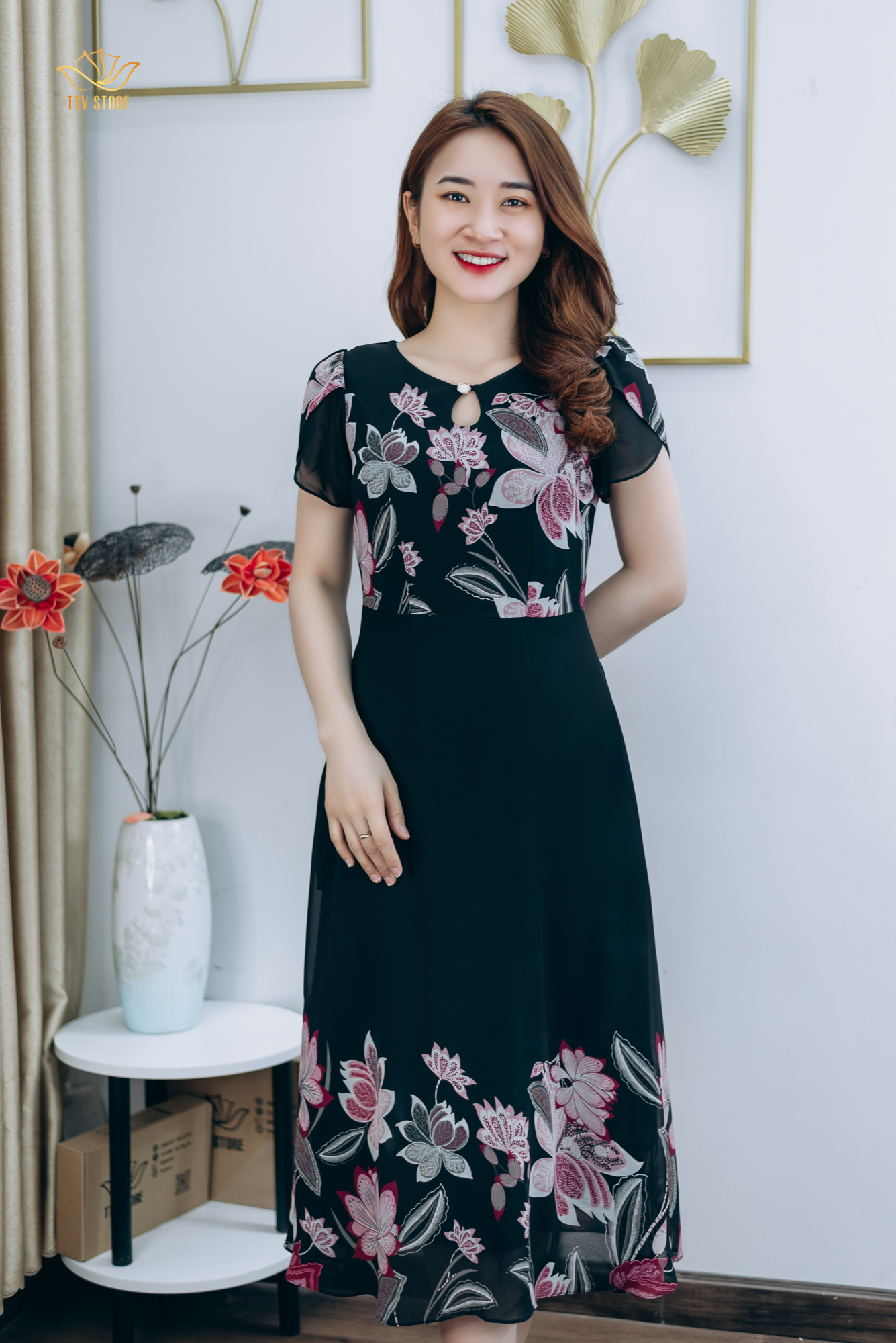 Đầm xoè thiết kế trung niên cao cấp sang trọng Cổ tròn kết nút màu Đen hoa TTV STORE TTV1276