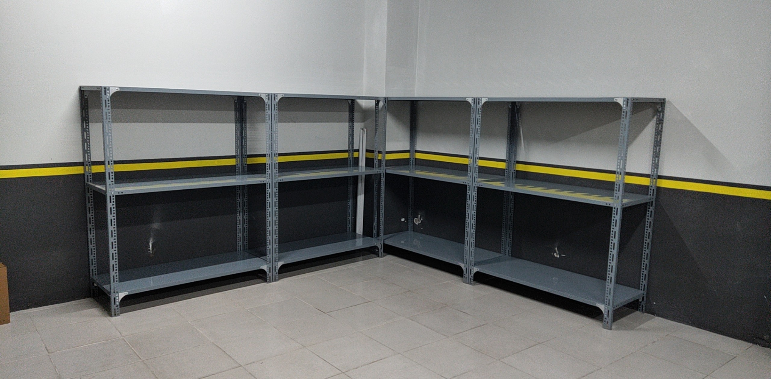 KỆ SẮT V LỖ đa năng - kệ kho hàng Loại dày, chịu tải tốt.