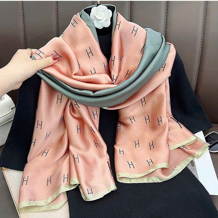 KHĂN CHOÀNG LỤA DÁNG DÀI CỰC SANG PHONG CÁCH TÂY ÂU SANG XỊN MỊN