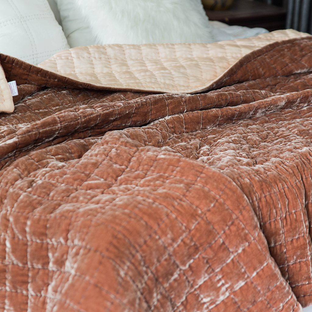 Chăn Nhung Lụa Chần Bông Điều Hòa Cao Cấp Dùng Bốn Mùa - Chăn Khâu Sa Hạt Màu Cinnamon I Silk Velvet Blanket.