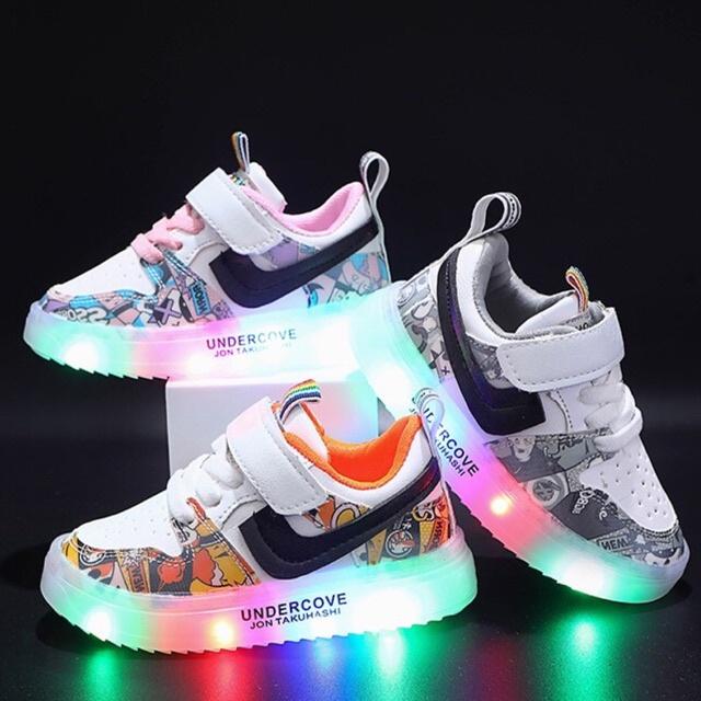 Giày thể thao hoạ tiết có đèn led cho bé từ 1-5 tuổi
