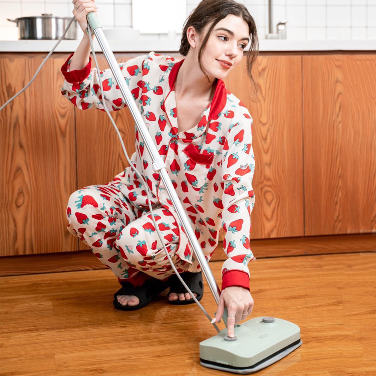 Cây Lau Nhà Xịt Hơi Nước Nóng SEKA SK L550 Phun Sương Công Nghệ Hiện Đại - Hàng Chính Hãng