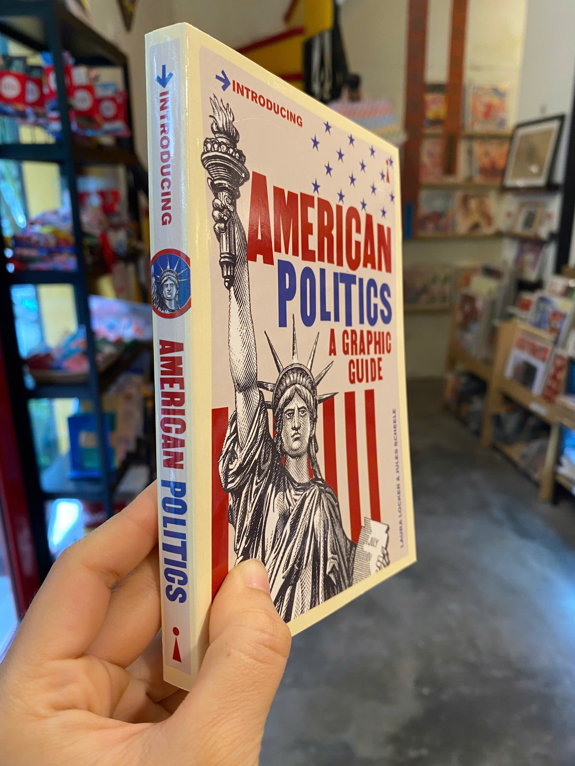 Sách - Introducing American Politics: A Graphic Guide by Laura Locker | Nonfiction / Ngoại văn