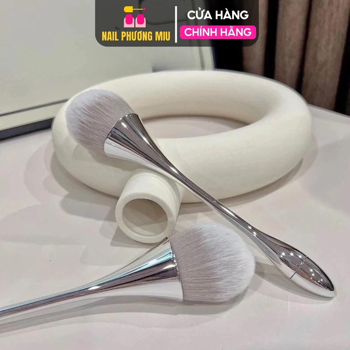 Chổi Phủi Bụi Móng Cán Dài Màu Xám Bạc Làm Nail Siêu Sang, Cọ Phủi Dài Vệ Sinh Bụi Nail Siêu Mềm Mịn, Lông Đều Cán Nhựa