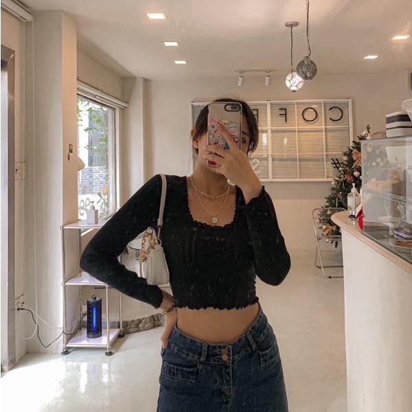 Áo croptop tay dài viền ren nữ tính. Áo croptop ren cổ chữ U tay dài siêu xinh, chất vải rất mềm và dày, siêu đẹp