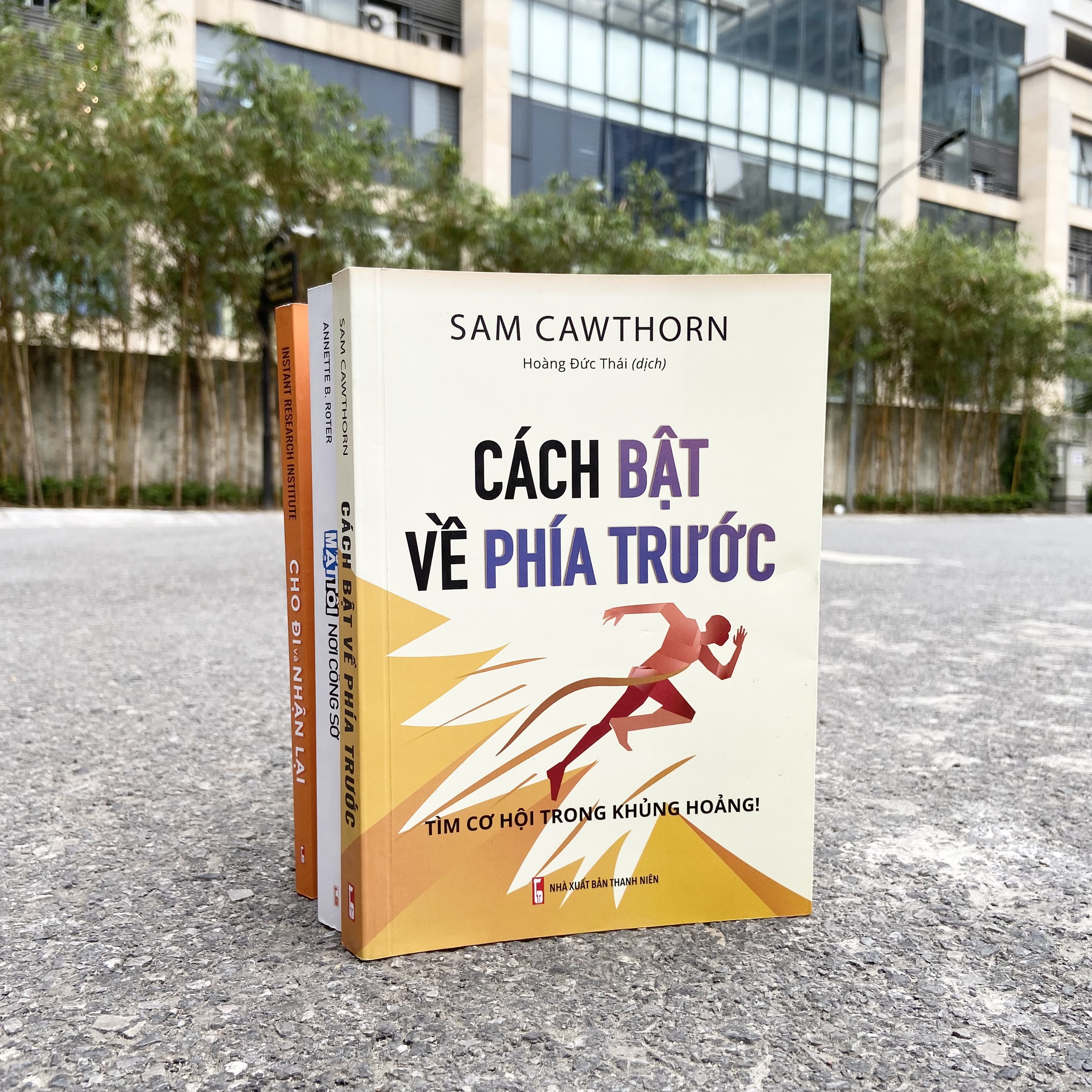 Sách: Cách Bật Về Phía Trước - Tìm Cơ Hội Trong Khủng Hoảng