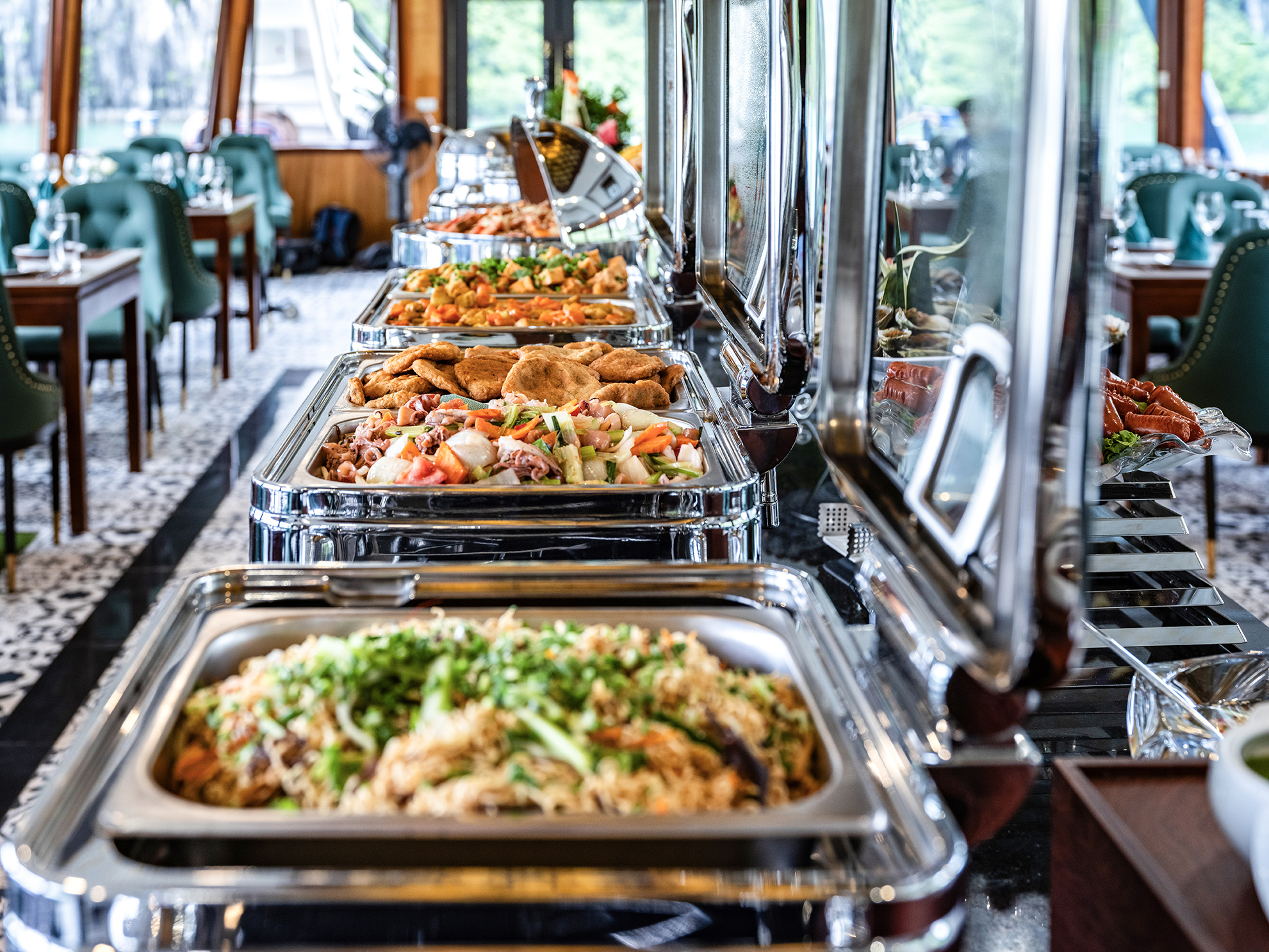 Tour du thuyền Hercules 5 sao thăm vịnh Hạ Long 6 tiếng - Full dịch vụ xe đưa đón - Ăn trưa Buffet - Miễn phí chèo Kayak