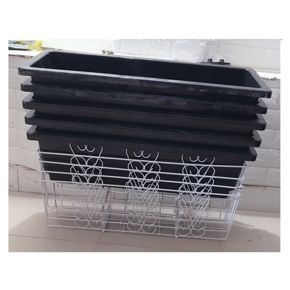Combo 5 Giỏ Sắt Treo Chậu Hoa Ban Công Hình Chữ Nhật KT 64x21x18Cm - Màu Trắng + 5 Chậu/ Khay/ Máng Nhựa Trồng Rau, Trồng Hoa, Cây Cảnh Kích Thước 67X24X19Cm - Màu Đen