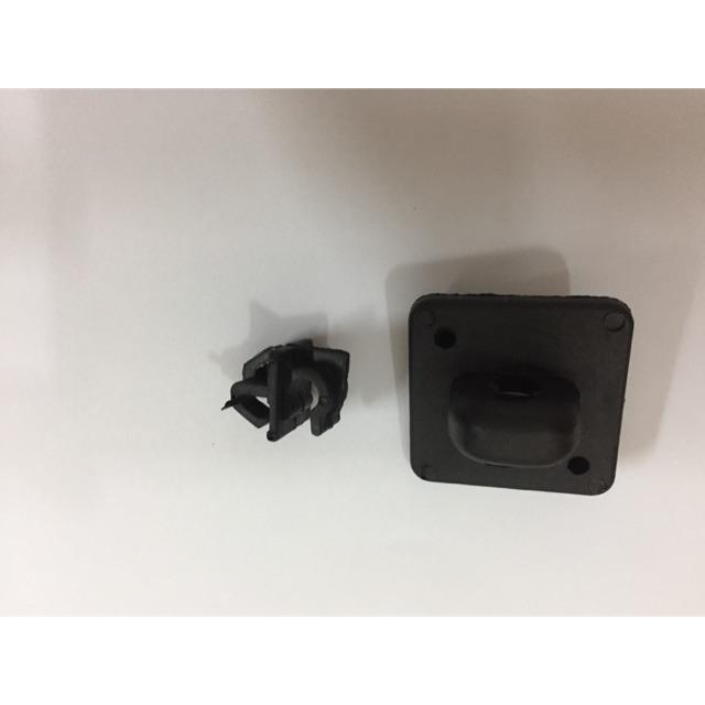 Kẹp giữ ty chống nắp capô Chery QQ/ Daewoo Matiz giá bán 1 bộ 2 cái