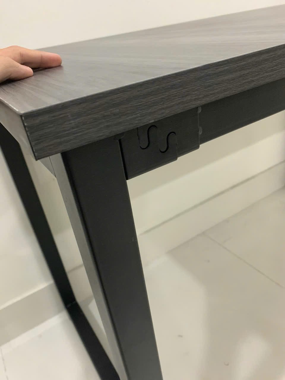 Bàn làm việc chân sắt hiện đại giá rẻ Juno Sofa KT 1m2 x 60cm