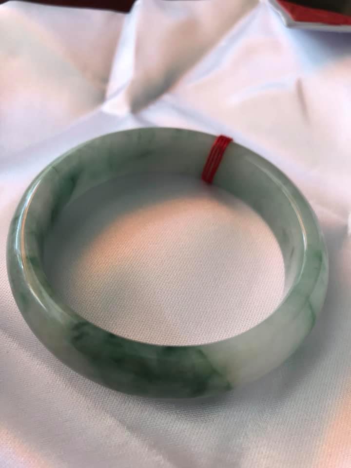 VÒNG CẨM THẠCH HẸ ĐẸP SAO 55MM ĐÁ TỰ NHIÊN MÀU TRẮNG NGÀ XANH LÁ NHẸ VÂN ĐỀU VÒNG ĐẸP LẮM NỮ 53kg Đến 65kg Đeo