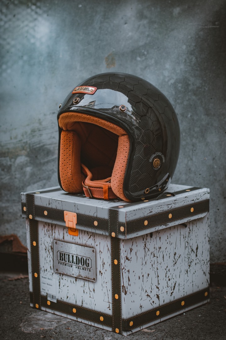 Mũ Bảo Hiểm 3/4 Cổ Điển BULLDOG Heli Carbon