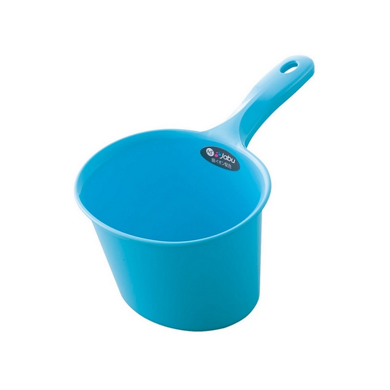 Gáo múc nước Ag+ Jabu 1lít, thiết kế thân gáo sâu, miệng rộng nên múc được nhiều nước, tay cầm chắc chắn dễ cầm nắm - nội địa Nhật Bản