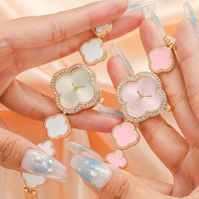 Giá thấp nhất mới cỏ bốn lá đồng hồ ánh sáng sang trọng vòng tay kim cương đồng hồ nữ kinh doanh thời trang trang sức đồng hồ thạch anh