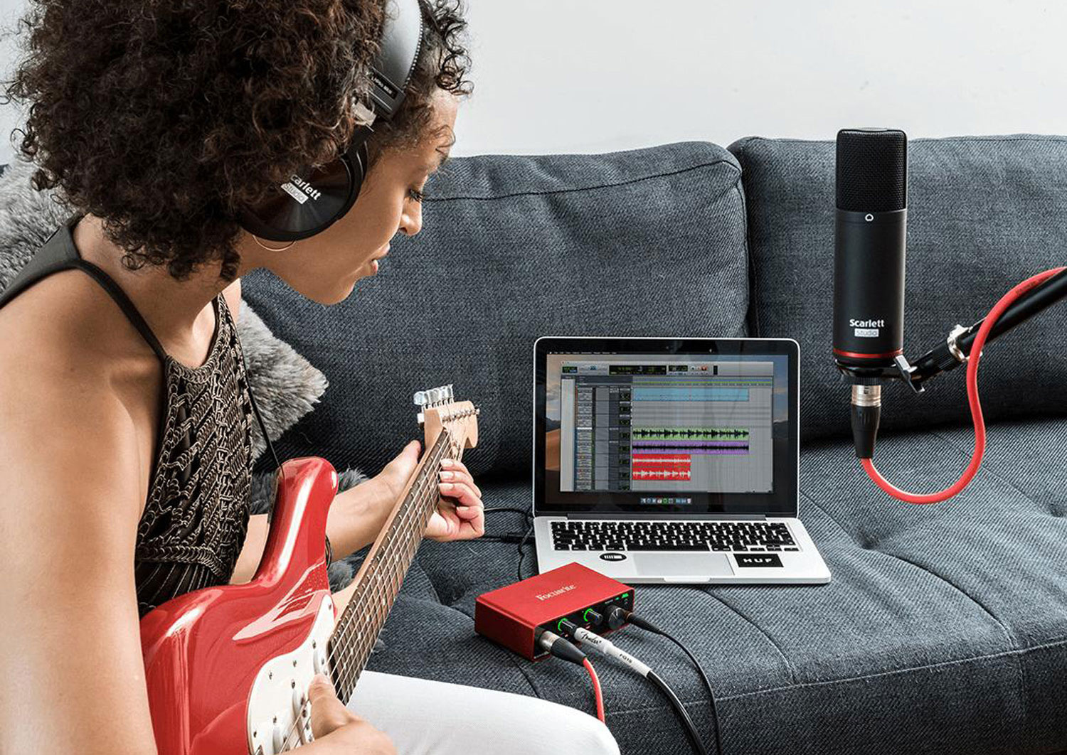 Focusrite Scarlett 2i2 Studio Gen 3 Sound Card Âm Thanh Hàng Chính Hãng - Focus USB Audio Interface SoundCard - Kèm Móng Gẩy DreamMaker