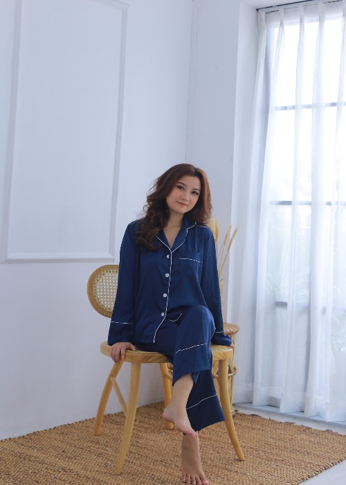 Bộ Pijama Lụa Cao Cấp Tay Dài Màu Xanh Navy