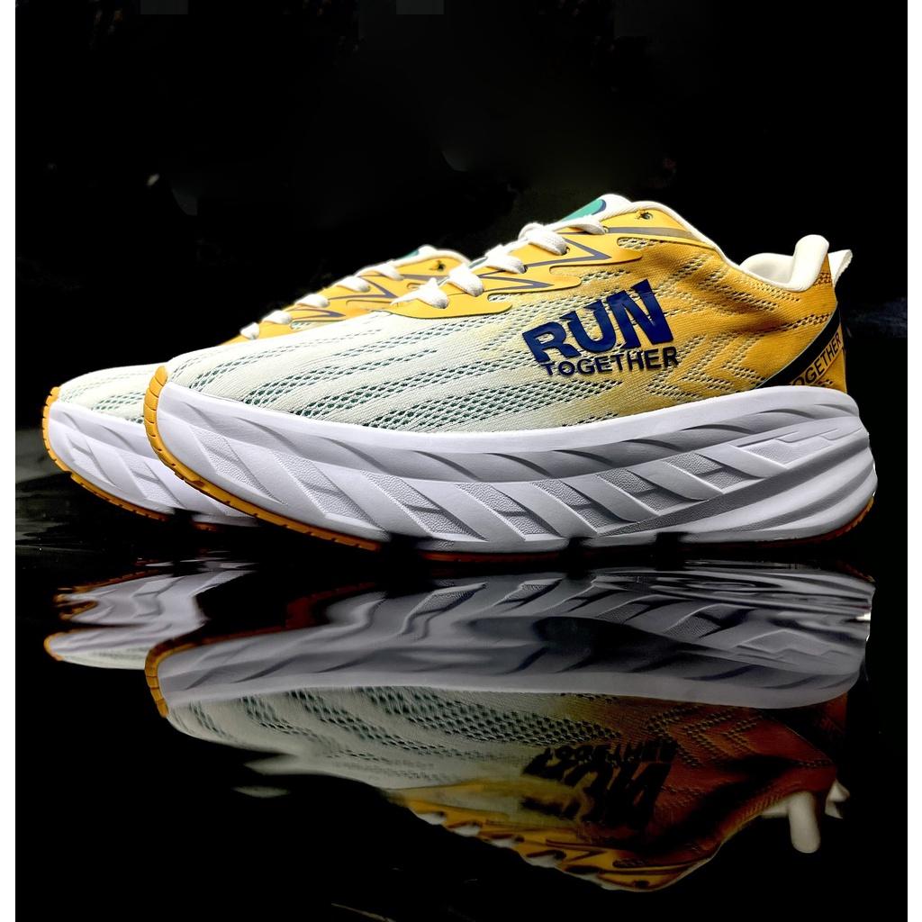 Giày thể thao chạy bộ Run Together công nghệ gắn chip thông minh - Giày sneaker màu vàng đế cao