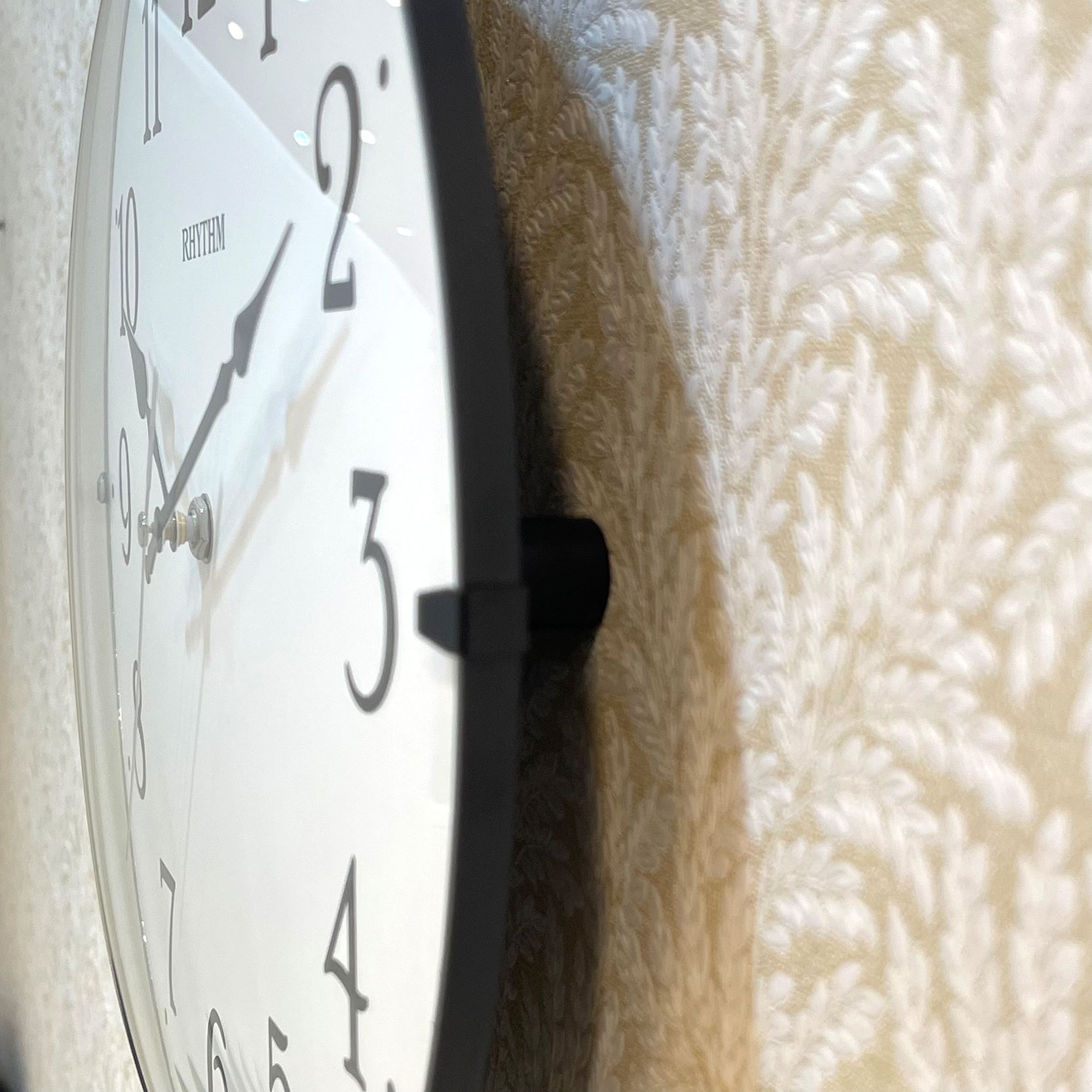 Đồng hồ Rhythm CMG630NR02 – Kt 30.7 x 5.4cm, 622g. Vỏ nhựa. Dùng Pin.