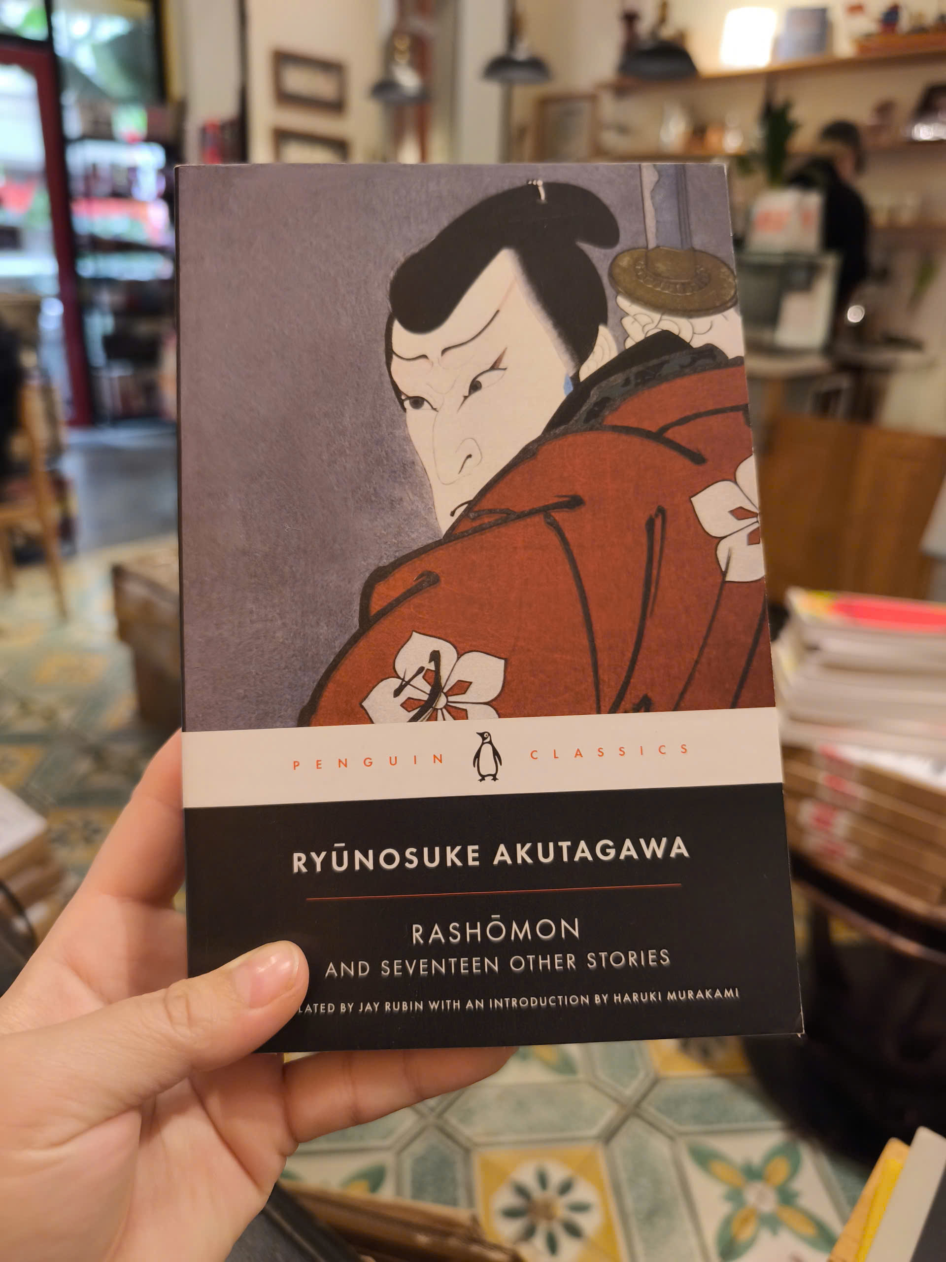 Sách - Rashomon and Seventeen Other Stories by Ryunosuke Akutagawa (Penguin Classics Deluxe Edition)