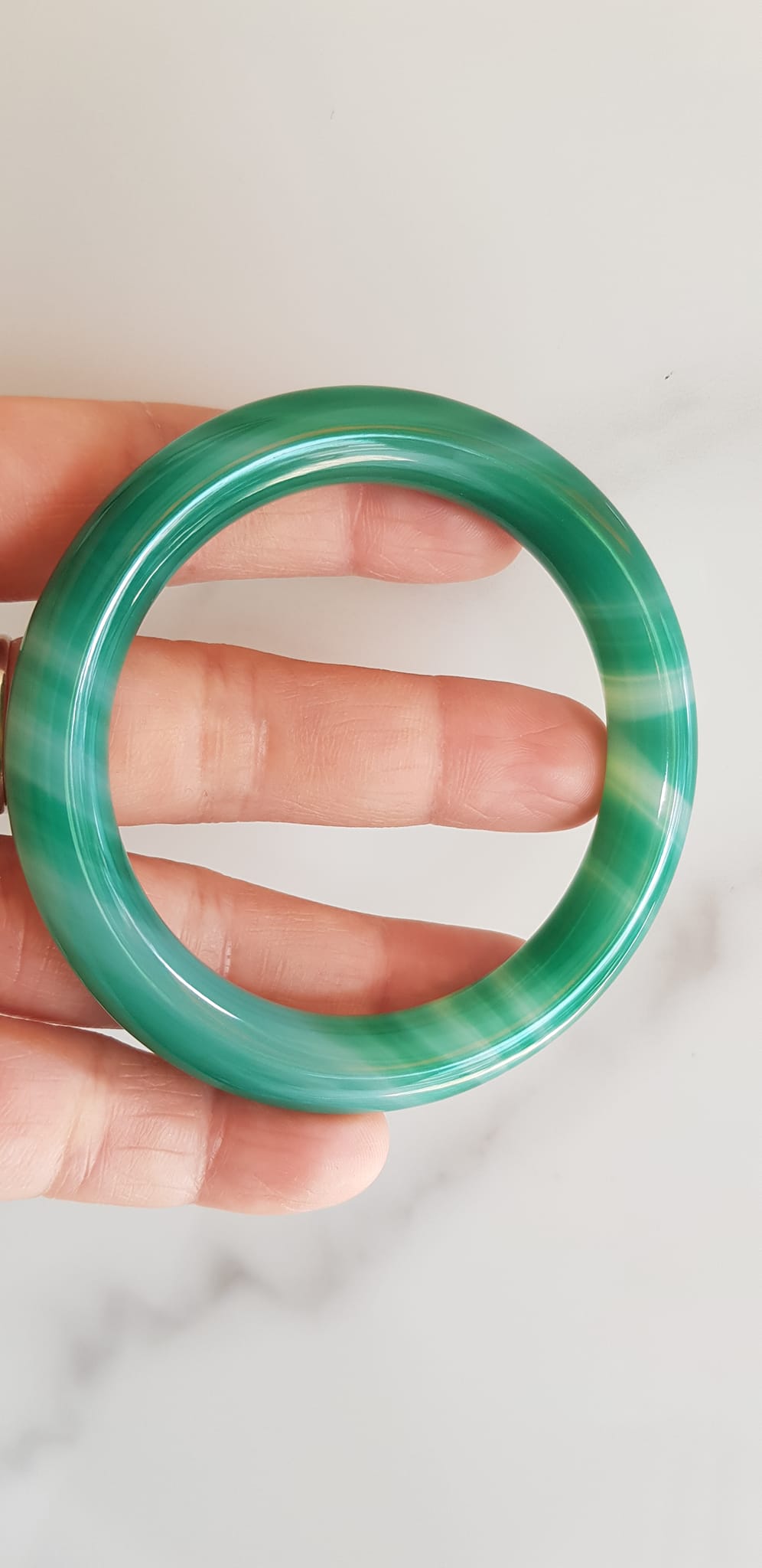 Vòng tay đá mã não xanh vân sọc trắng nhẹ mới Ni 53mm x cọng 9mm Vòng màu xanh ngọc đậm đều vân sọc đẹp ạ Nữ 52kg - 58kg đeo mệnh Mộc hỏa thủy ạ