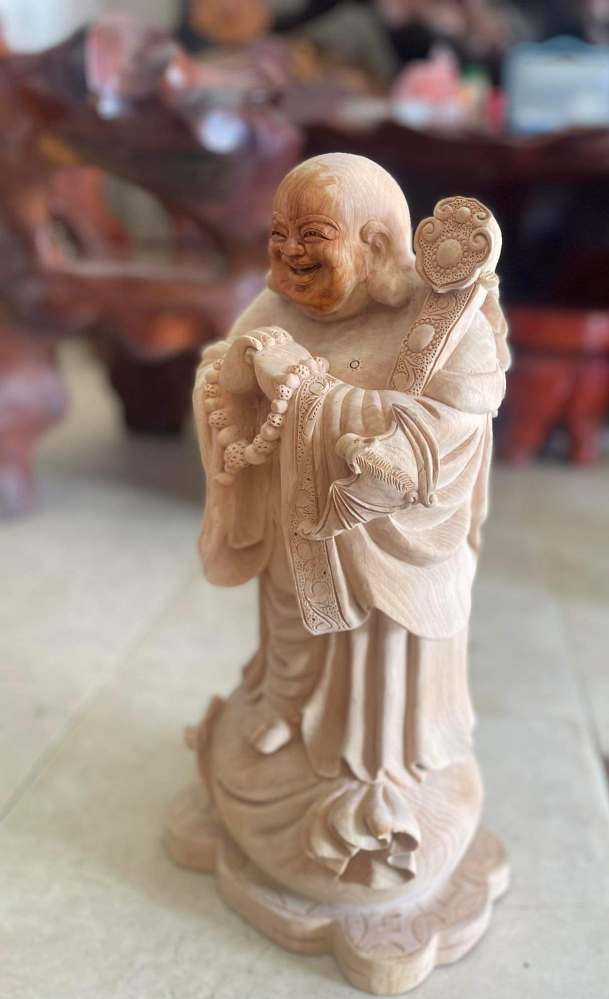 Tượng phật di lặc chúc phúc bằng gỗ ngọc am thơm nức kt cao 55×24×17cm