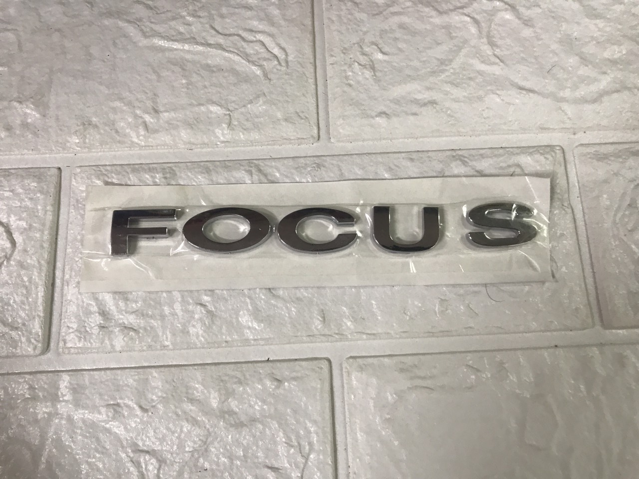 Logo chữ Focus cho xe Ford Focus