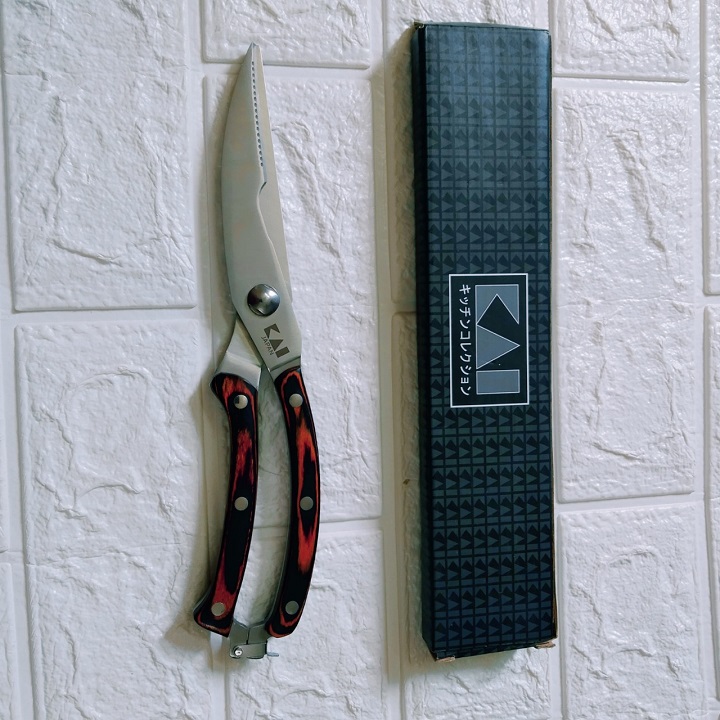 Kéo cắt gà KAI xuất xứ Nhật Bản cán gỗ, lưỡi thép không gỉ 24.5cm