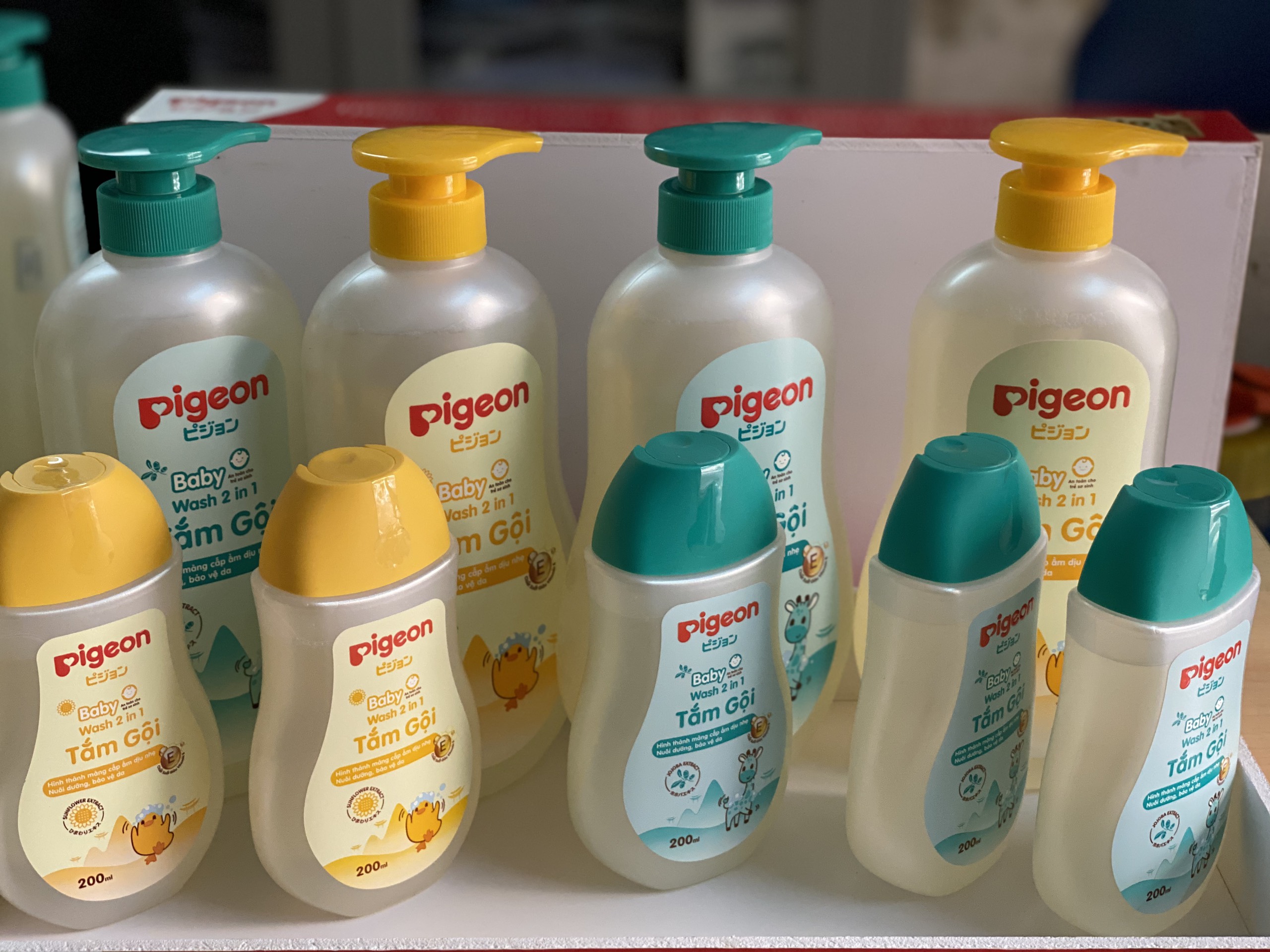 Sữa Tắm Gội Pigeon 2 Trong 1 Tinh Chất Hạt Jojoba Dành Cho Da Nhạy Cảm