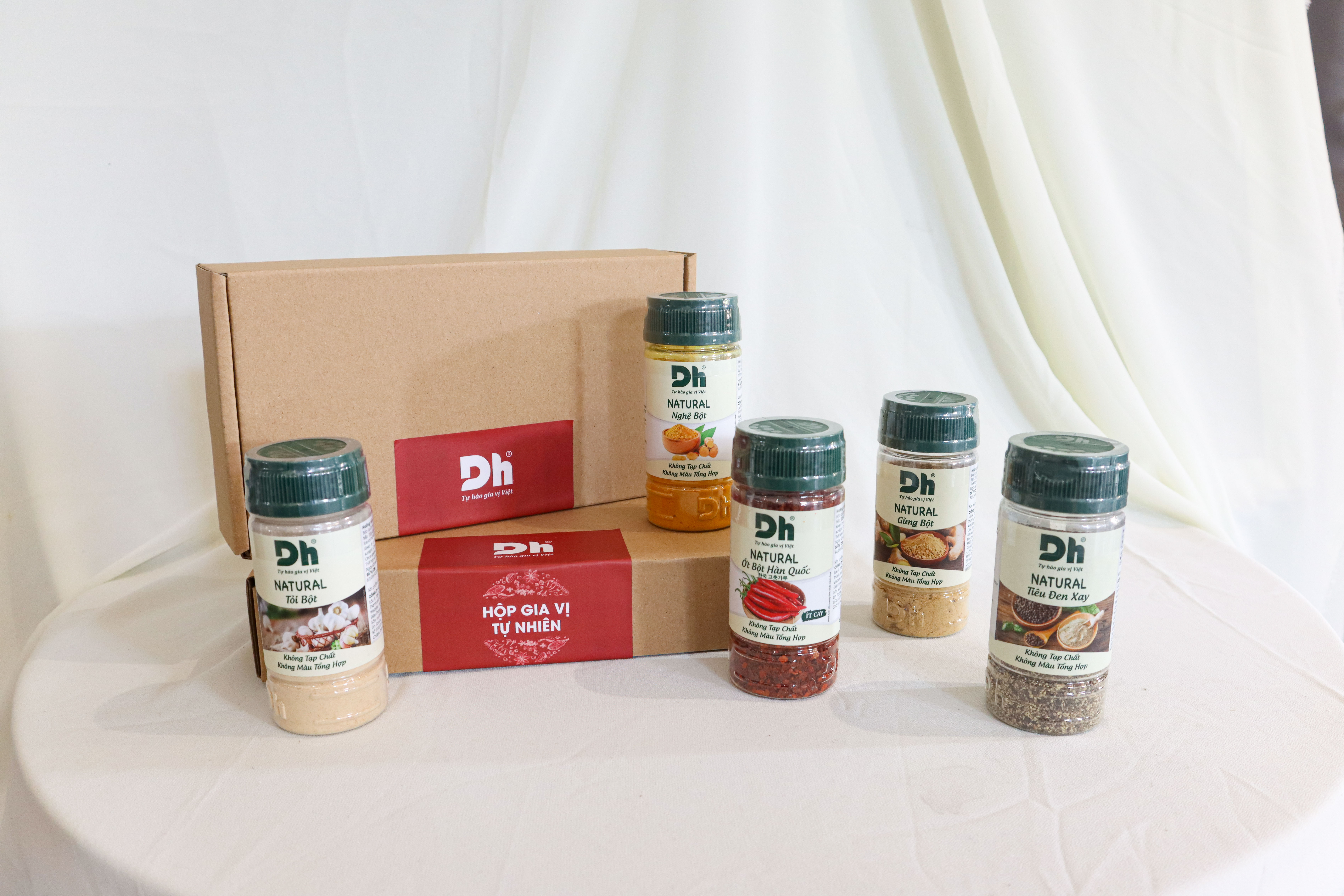 Hộp Gia Vị Tự Nhiên Dh Foods - Set 5 loại nguyên liệu chế biến thực phẩm - Natural Ớt Bột Hàn Quốc, Tiêu Đen Xay, Tỏi Bột, Nghệ Bột, Gừng Bột