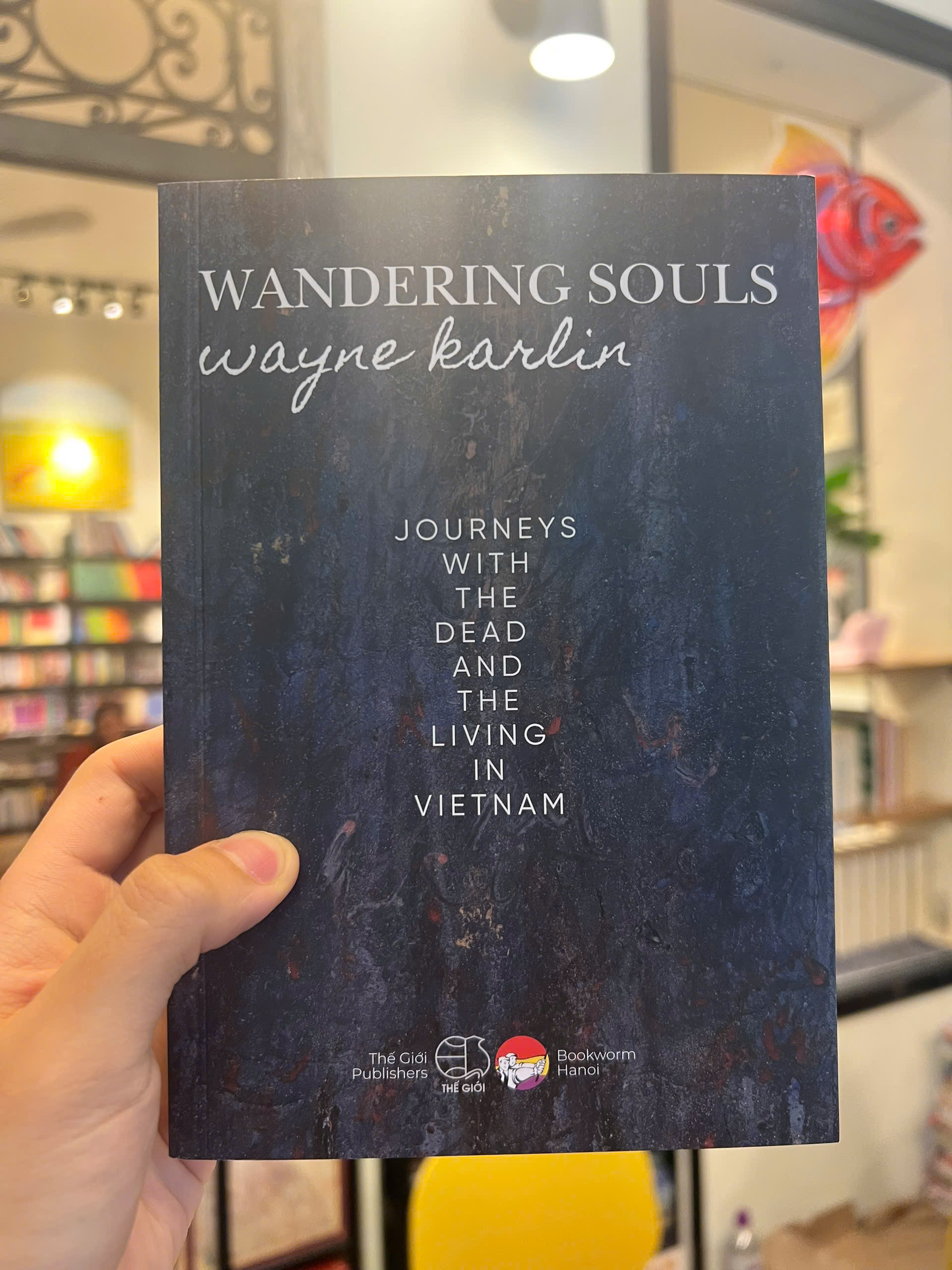 Sách - Wandering Souls: Journeys With the Dead &amp; the Living in Viet Nam by Wayne Karlin / Ngoại văn