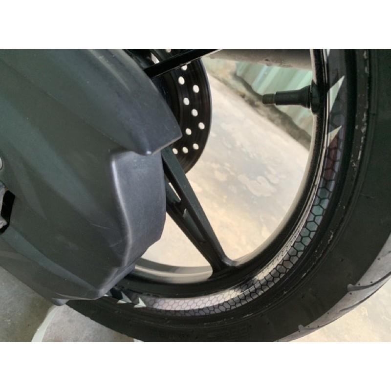 Tem dán vành crom bạc đen