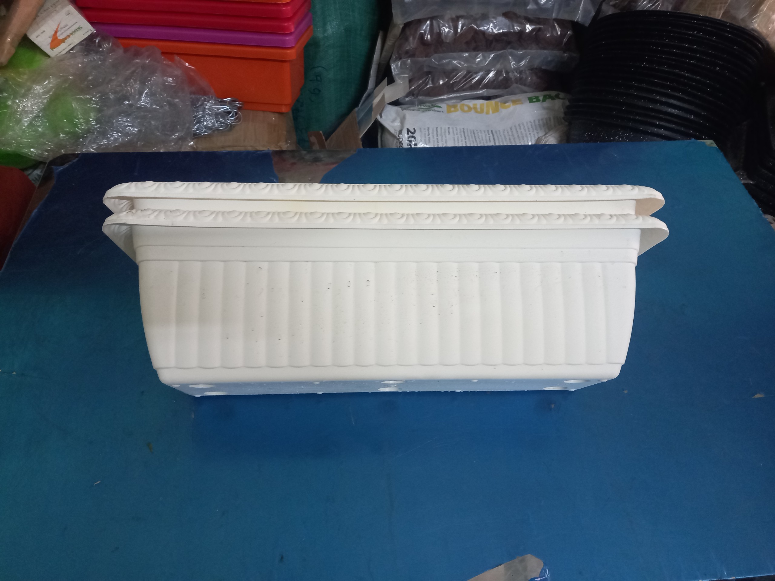 Chậu dài thông minh có hoa văn trồng hoa, rau ban công 58x25cm - Cao18cm
