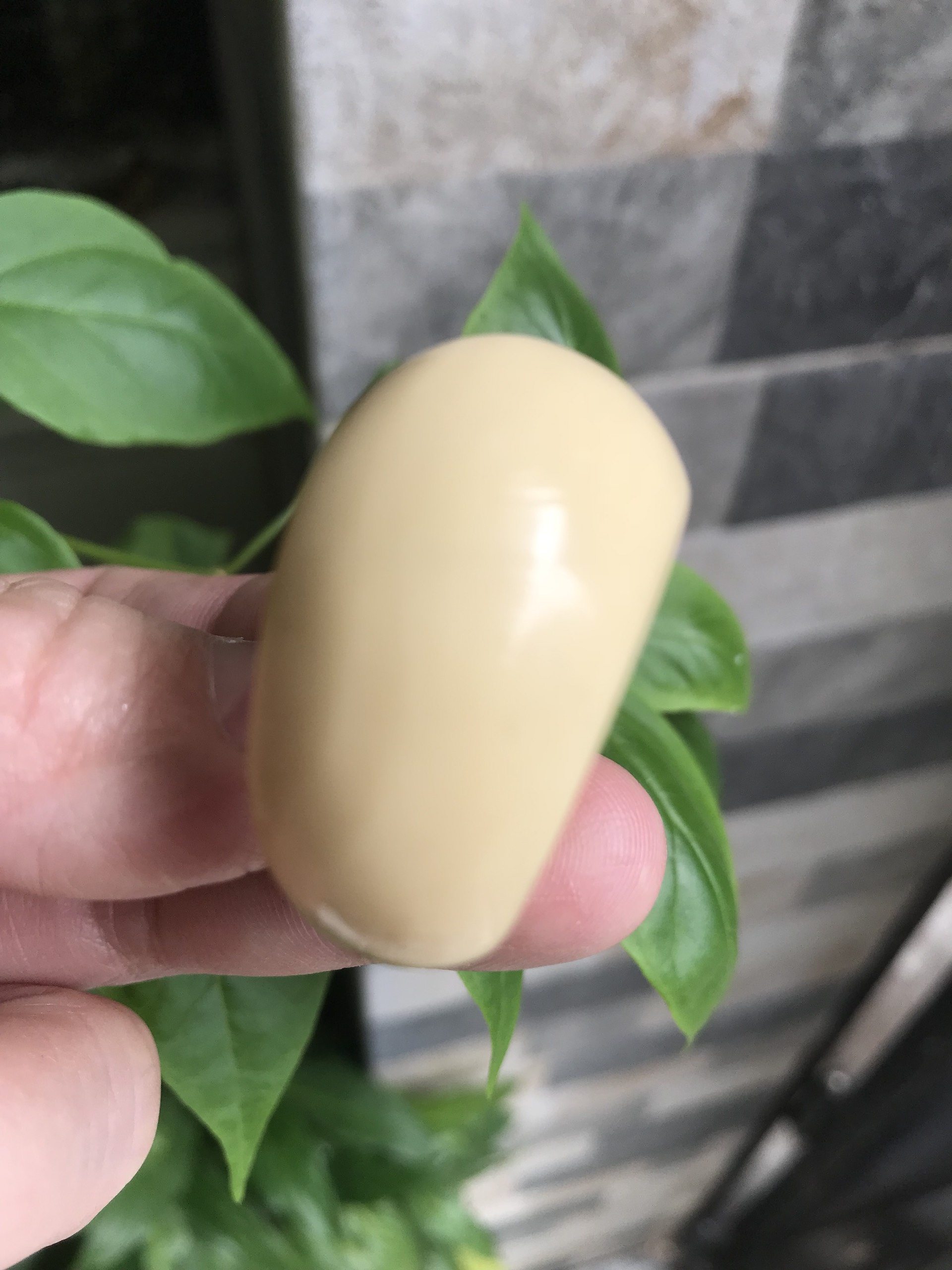Nhẫn Nam Giả Ngà hay Xương Mỹ Nghệ Kiểu Bầu Tròn to phía trên dưới nhỏ màu trắng Ni 23mm Cao 18mm Dầy 8mm Dành Cho Các Anh Nam đeo nhẫn 23mm rẻ đẹp ạ