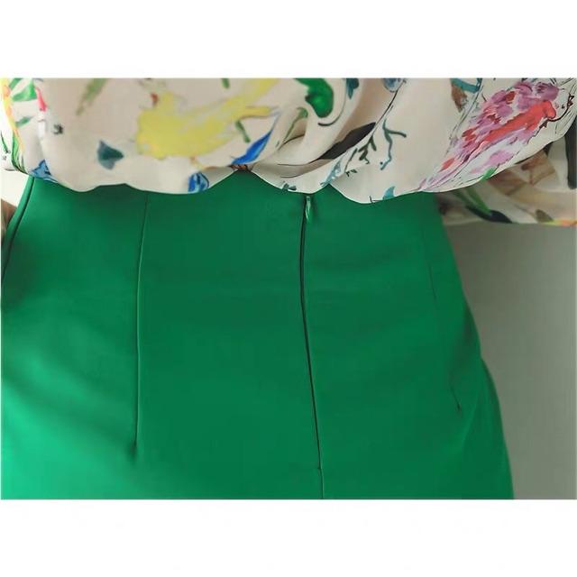 Chân Váy Bút Chì Sẻ Trước Cong Đính Cúc dài 55cm