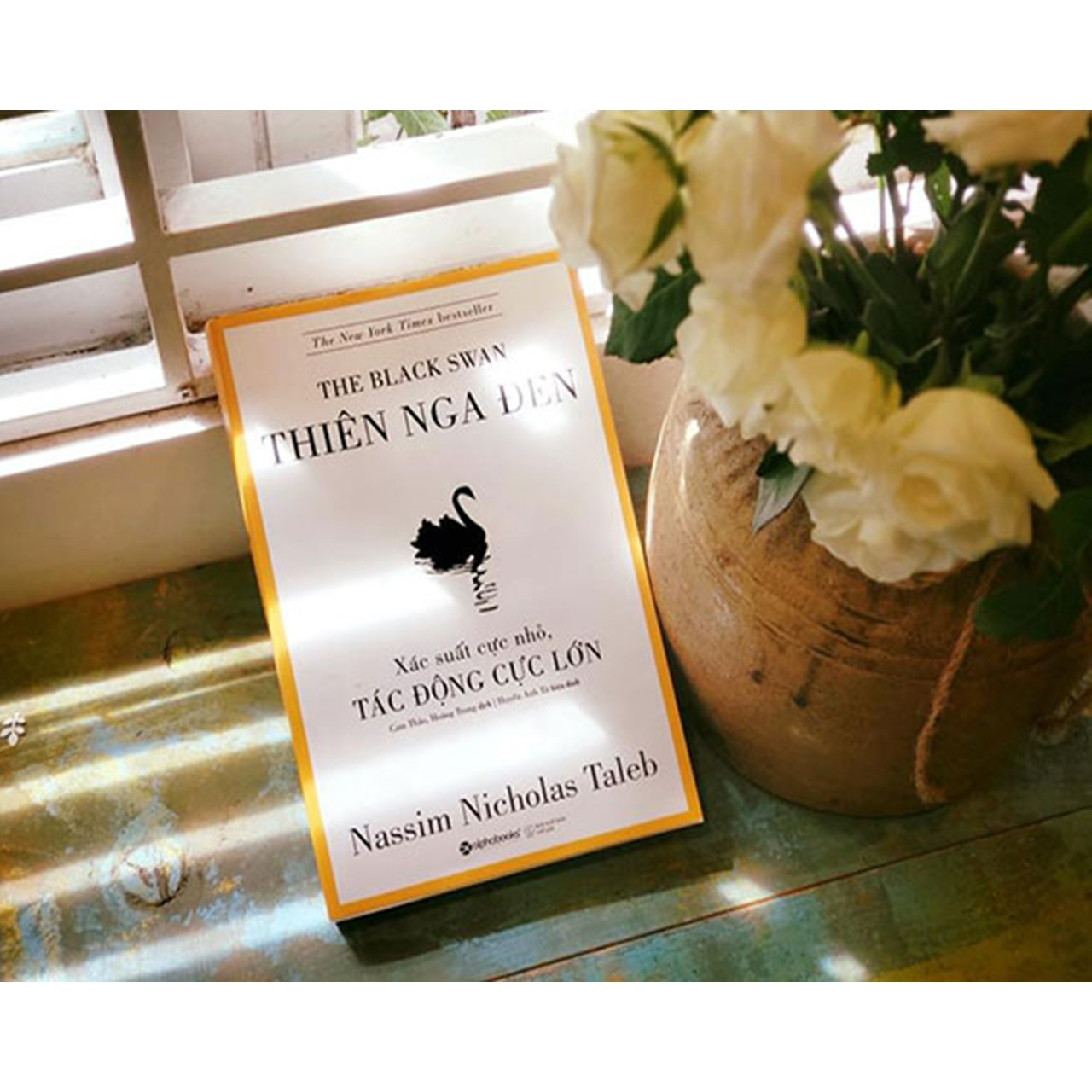 Thiên Nga Đen - The Black Swan ( Tặng Kèm Bookmark Tuyệt Đẹp )