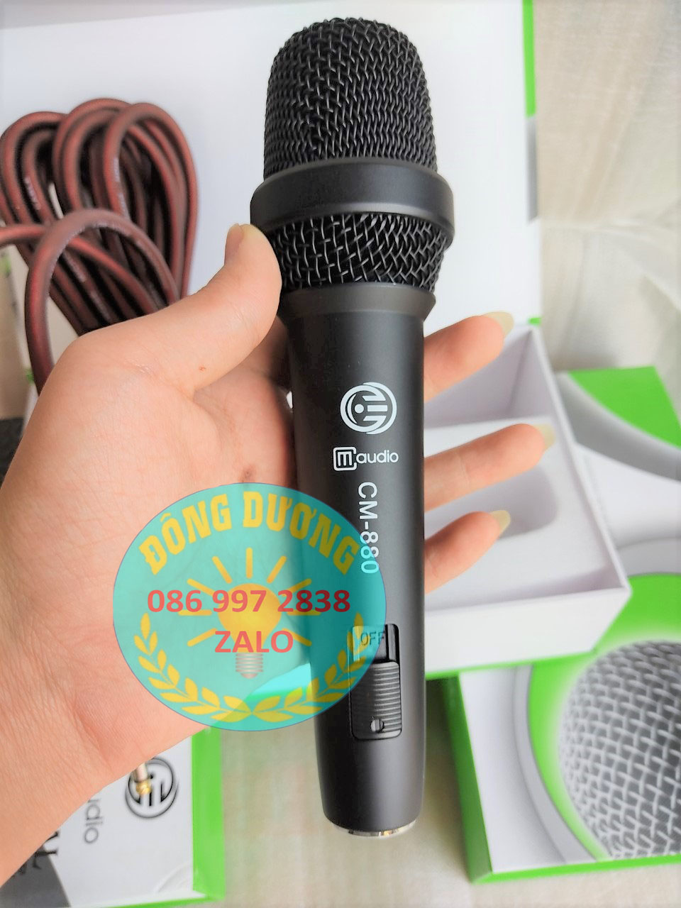 MICRO KARAOKE CÓ DÂY CM880 - HÚT MẠNH HÁT NHẸ - DÂY 6 MÉT - HÀNG CHÍNH HÃNG