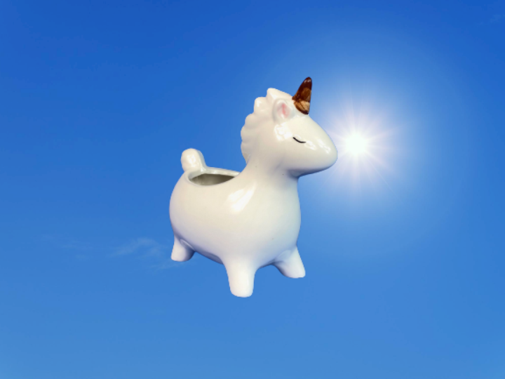 Ly sứ trang trí hình Kỳ lân