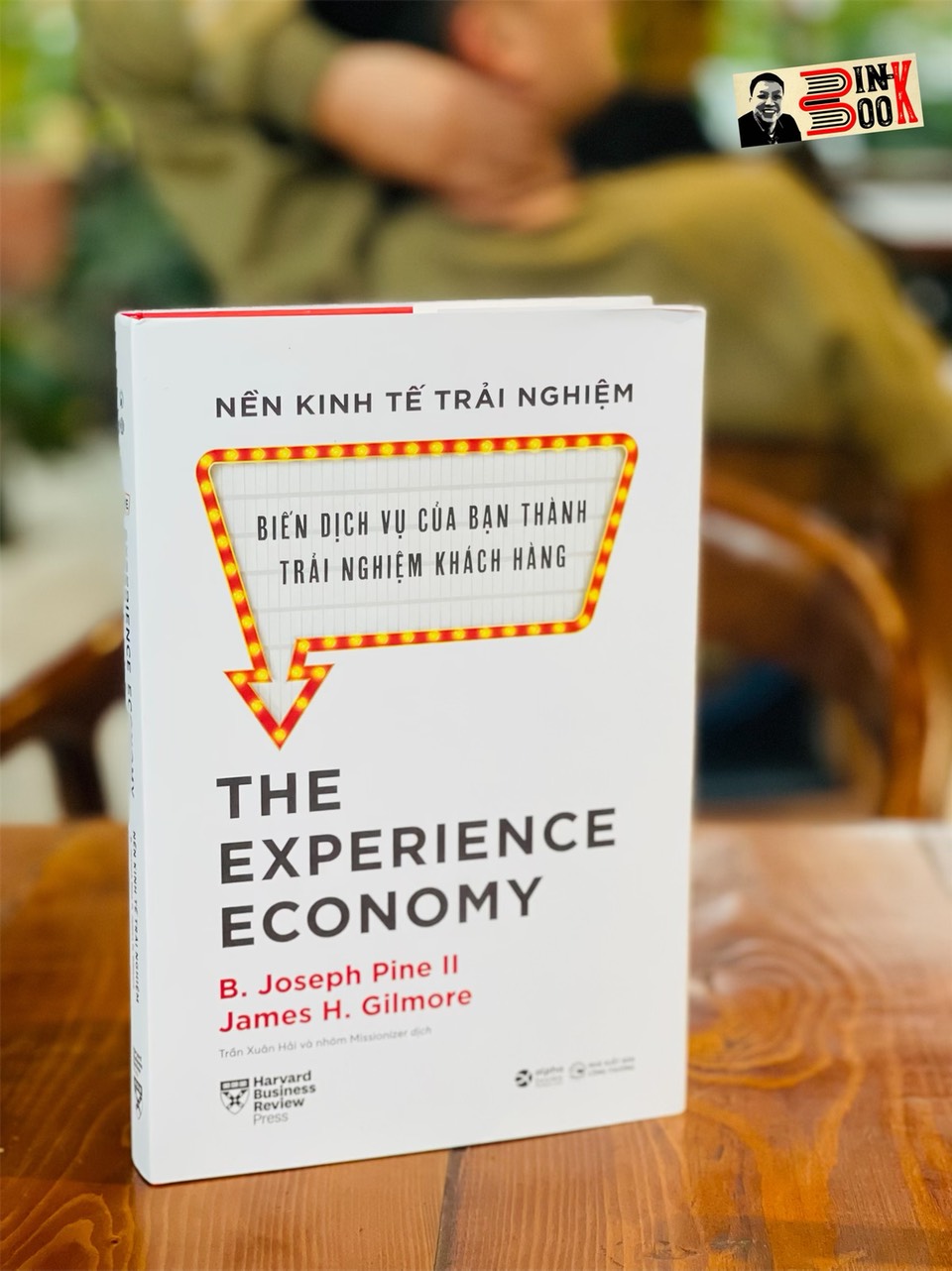 (Bìa cứng) THE EXPERIENCE ECONOMY- Nền Kinh Tế Trải Nghiệm - Biến Dịch Vụ Của Bạn Thành Trải Nghiệm Khách Hàng - Joseph Pine II và James H. Gilmore – Trần Xuân Hải và nhóm Misionizer dịch -Alphabooks – Nhà Xuất Bản Công Thương