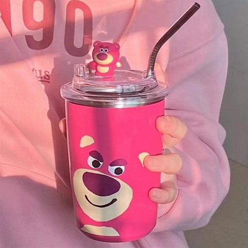 Ly Giữ Nhiệt Inox 304 Cao Cấp Họa Tiết Gấu Dâu Dễ Thương Lotso Tặng Kèm Ống Hút Tiện Lợi