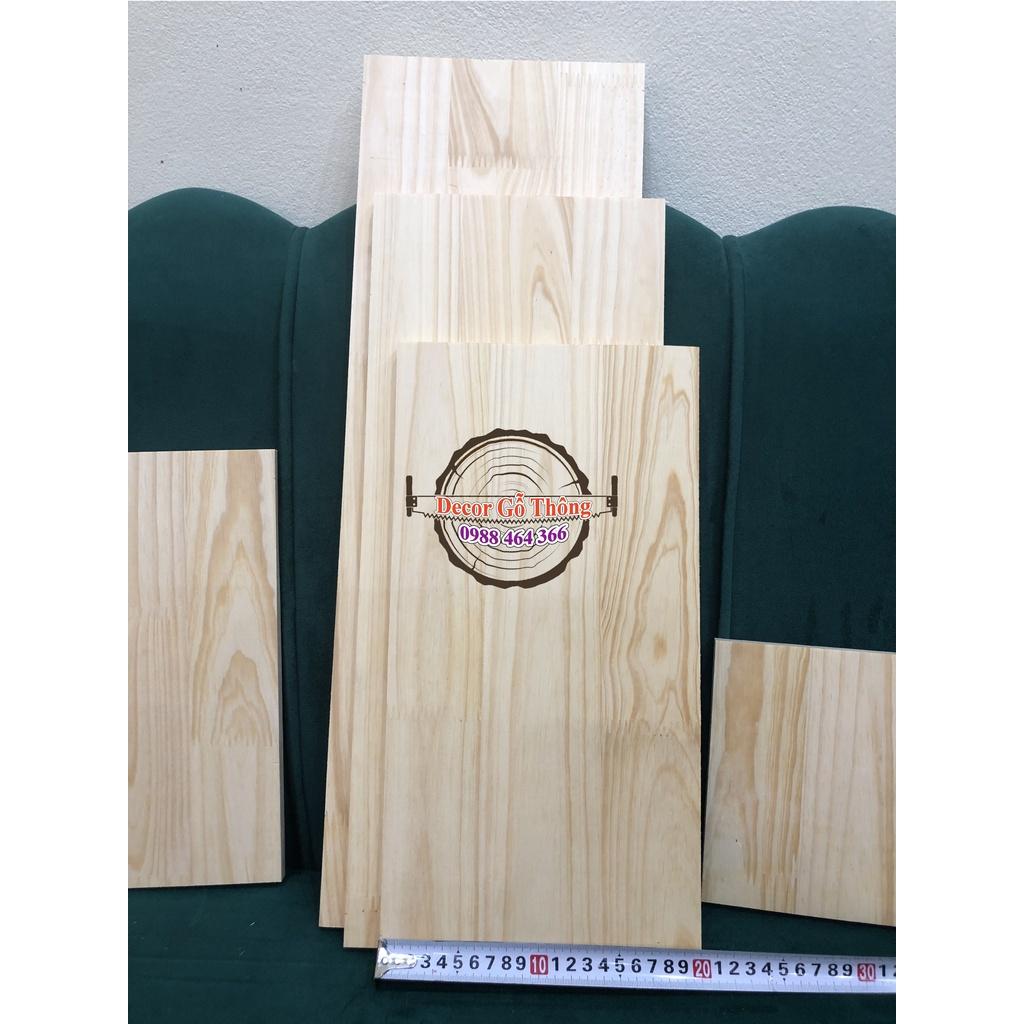 Gỗ thông tấm 20x80cm nhẵn thẳng vuông góc không mắt gỗ