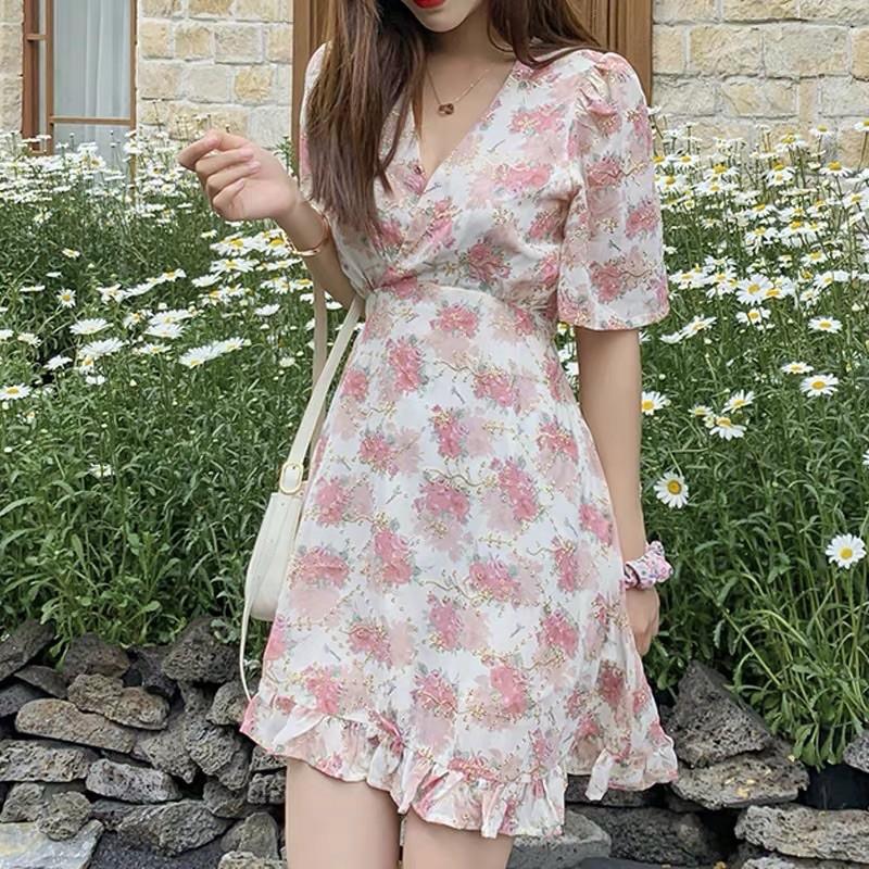 Váy voan hoa hồng cổ V đuôi xoè
