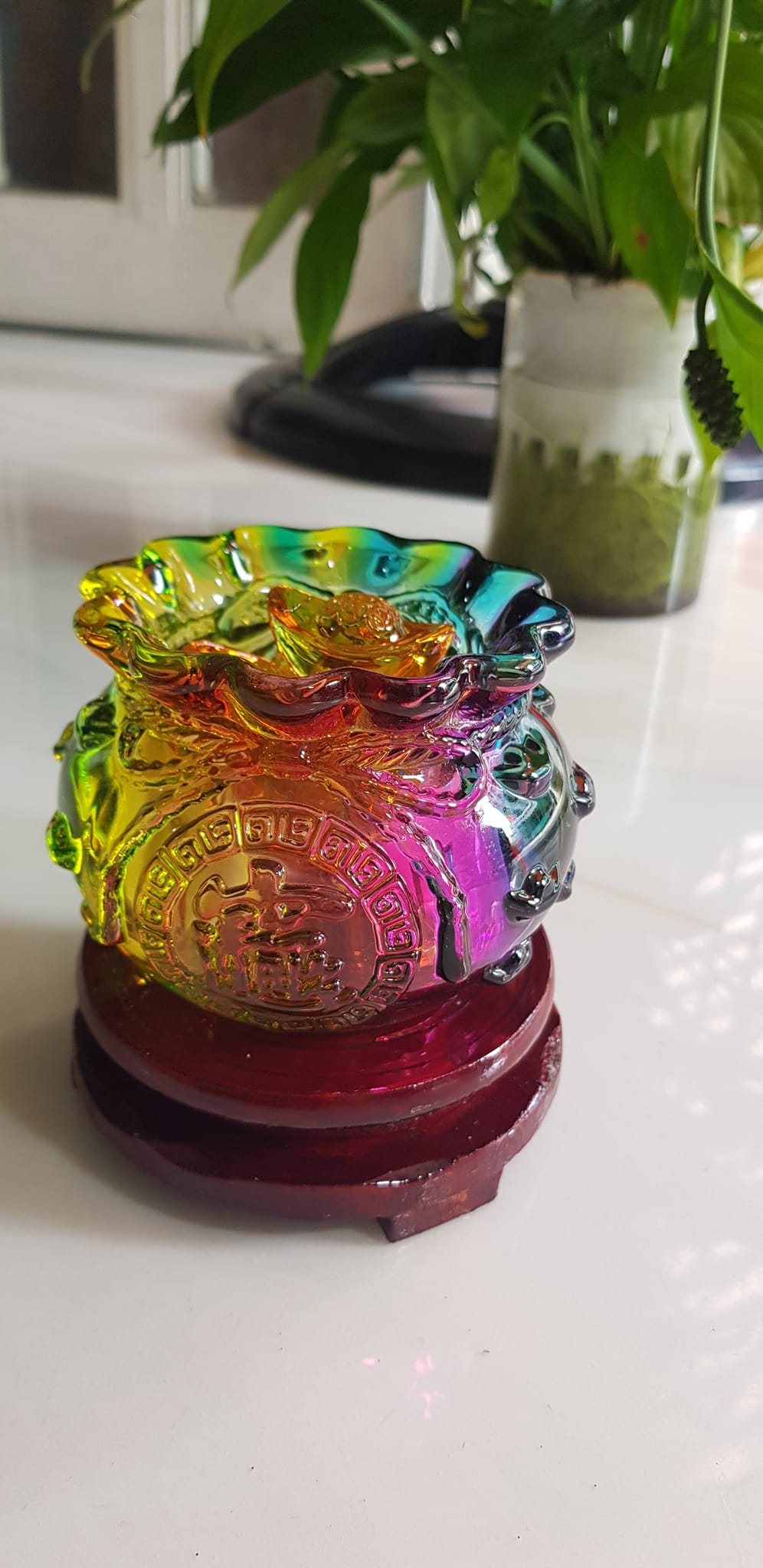 Tượng Phong Thủy Thố tụ tài tứ quý tài lộc mới màu tứ quý sáng đẹp 10 thỏi xiền vàng đá lưu ly tự nhiên đế gỗ size trung đk 11cm Cao 11cm cả đế thố cao 7,5cm Mệnh Kim Mộc Thủy Hỏa Thổ đặt bàn làm việc bàn thờ thần tài có ý nghĩa trong việc tăng tài vận ạ