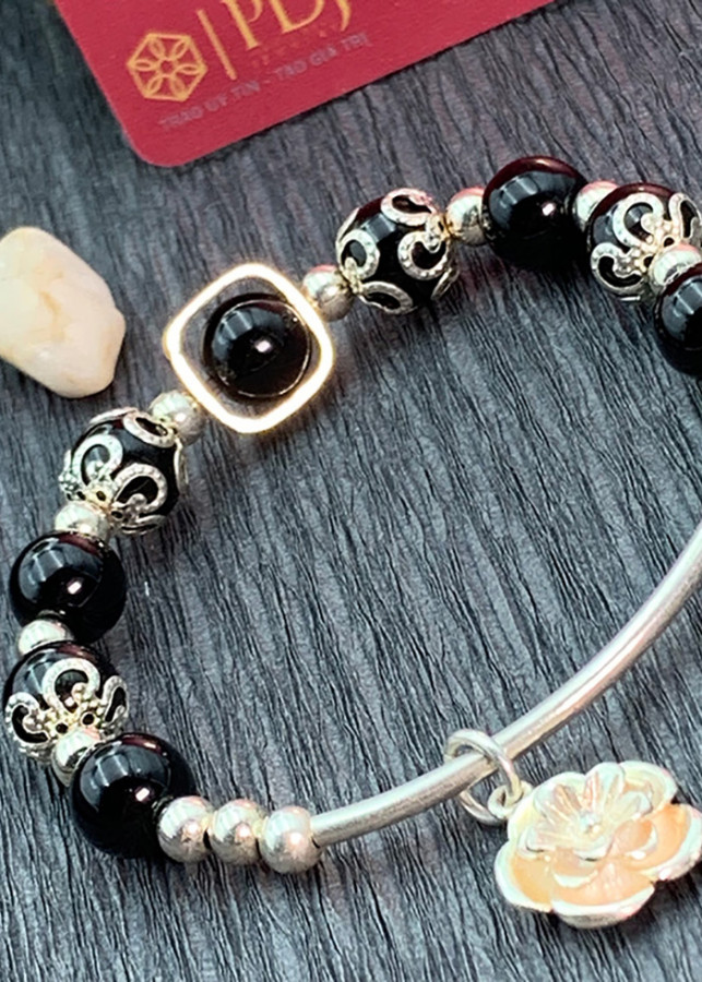 Vòng Đá Thạch Anh Đen 8 Ly Chi Tiết Bạc Hoa