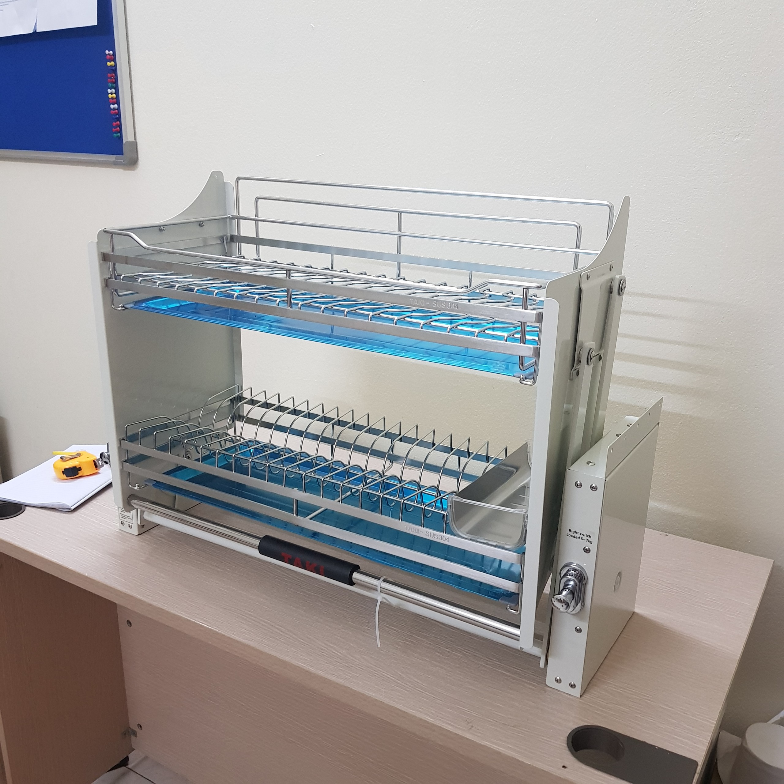 Kệ Chén Nâng Hạ TAKI Mẫu Mới 2023 INOX 304 - BẢO HÀNH VĨNH VIỄN - Có Thợ Lắp Đặt