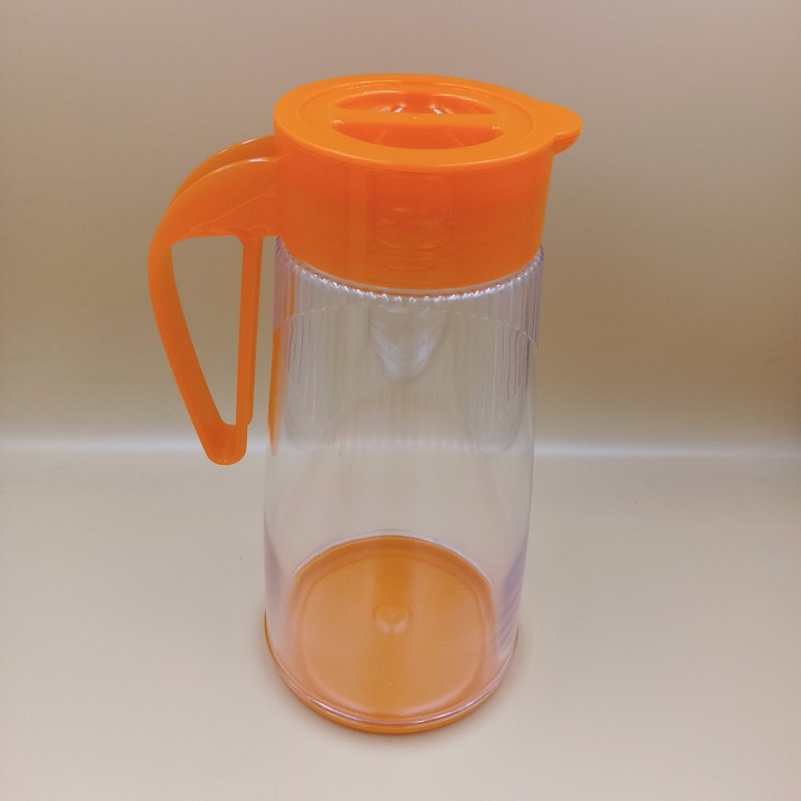 Bình đựng nước nhựa có tay cầm 1600ml tặng kèm 4 cốc xinh xắn