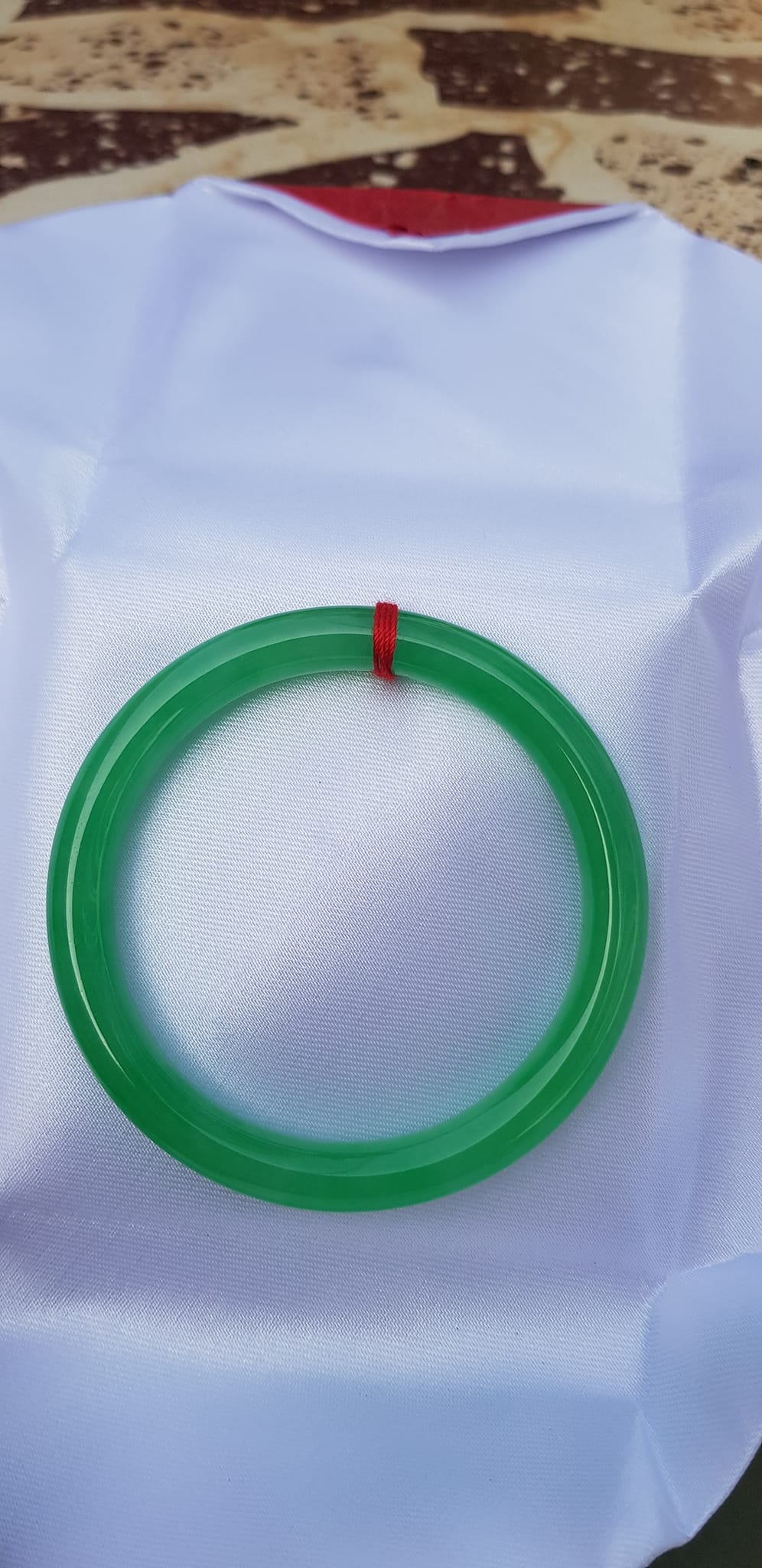 Vòng cẩm thạch Mới Vòng Lý T 52mm x7mm Vòng Xanh lá Đều tươi 52kg - 56kg Nữ mệnh Mộc mệnh Hỏa Thủy đeo ạ