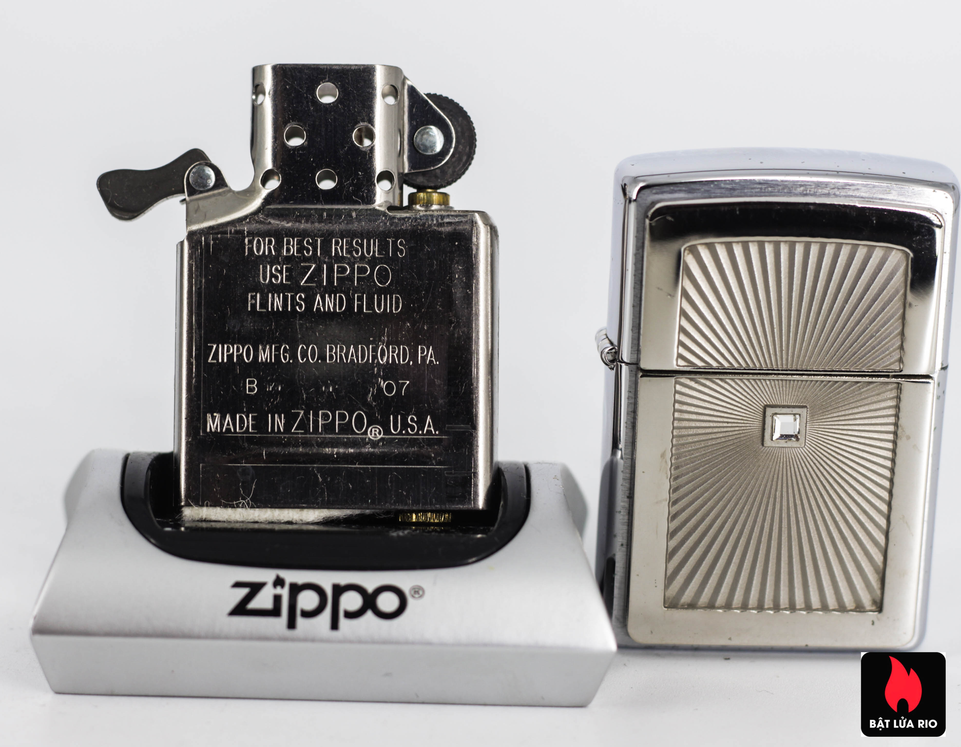 Bật Lửa Zippo 2007 – Zippo Picture Perfect Emblem